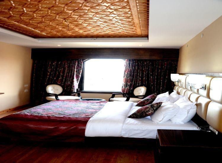 The Pride Inn Srīnagar Exterior foto